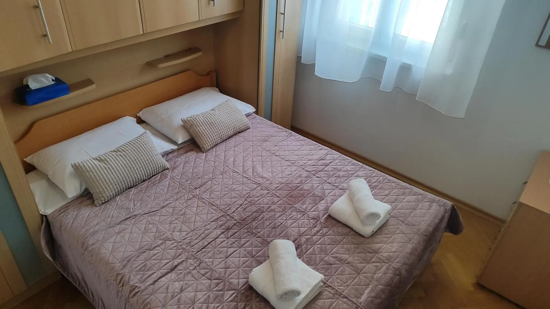 Apartment Mira With Parking Zadar